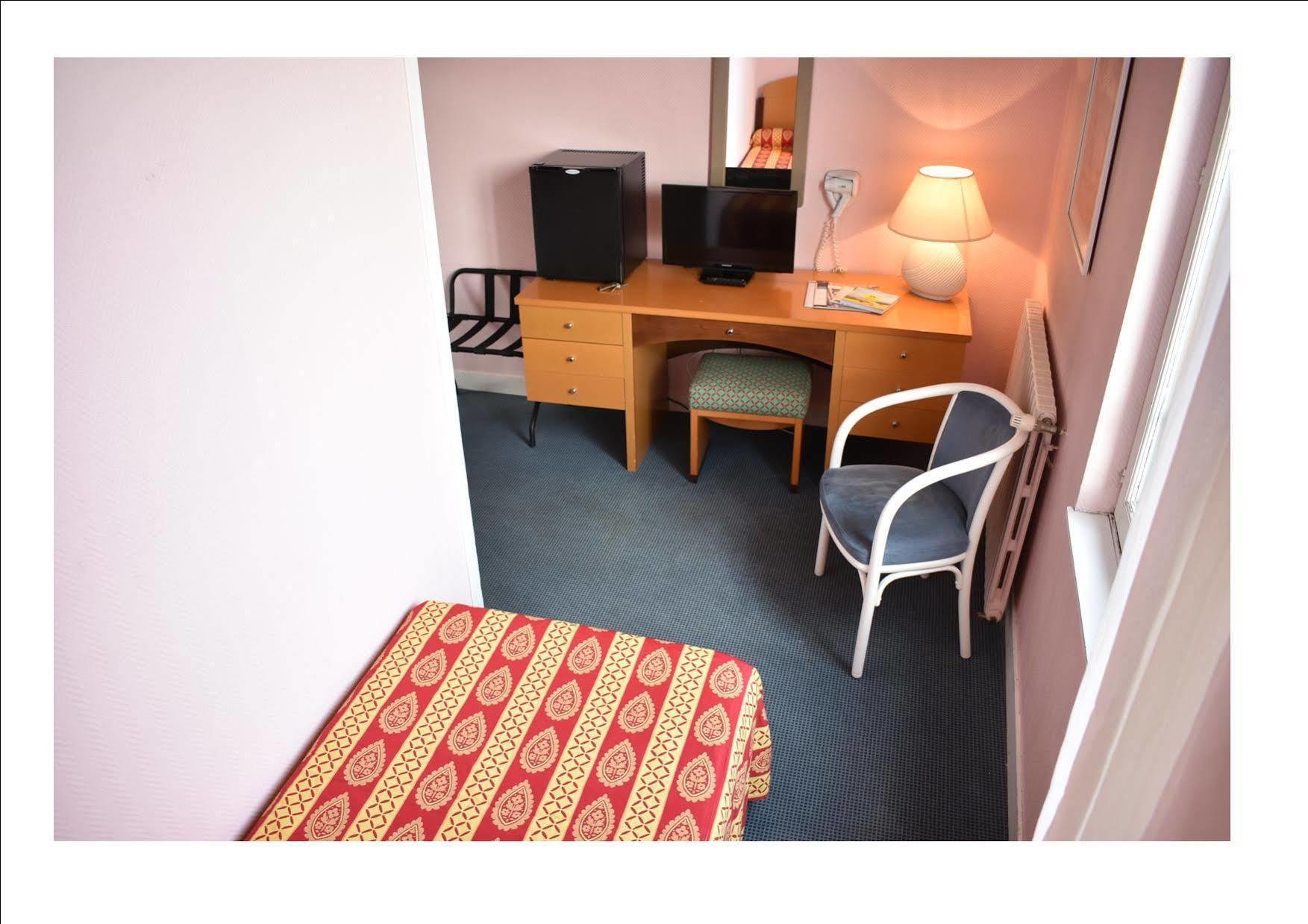 Pleumartin Logis Hotel Saint-Roch المظهر الخارجي الصورة