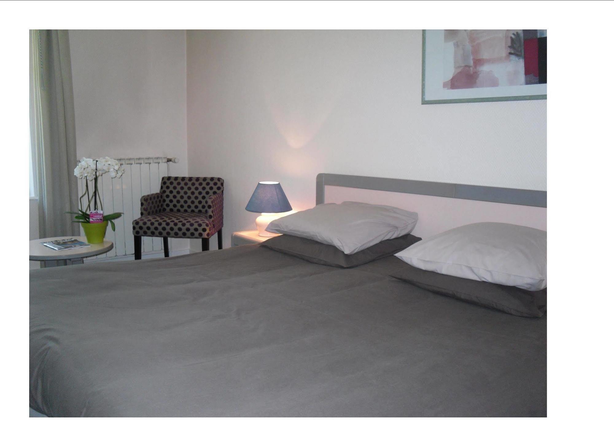 Pleumartin Logis Hotel Saint-Roch المظهر الخارجي الصورة