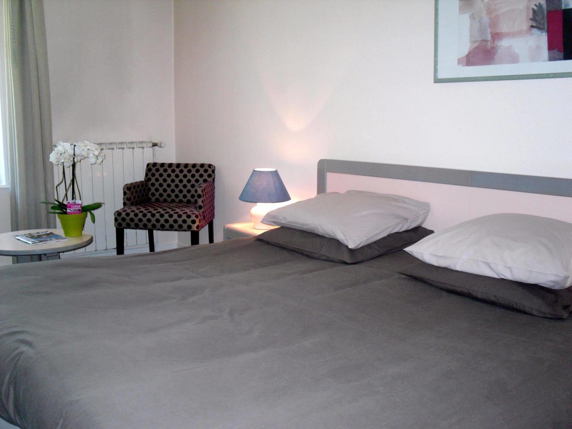 Pleumartin Logis Hotel Saint-Roch المظهر الخارجي الصورة